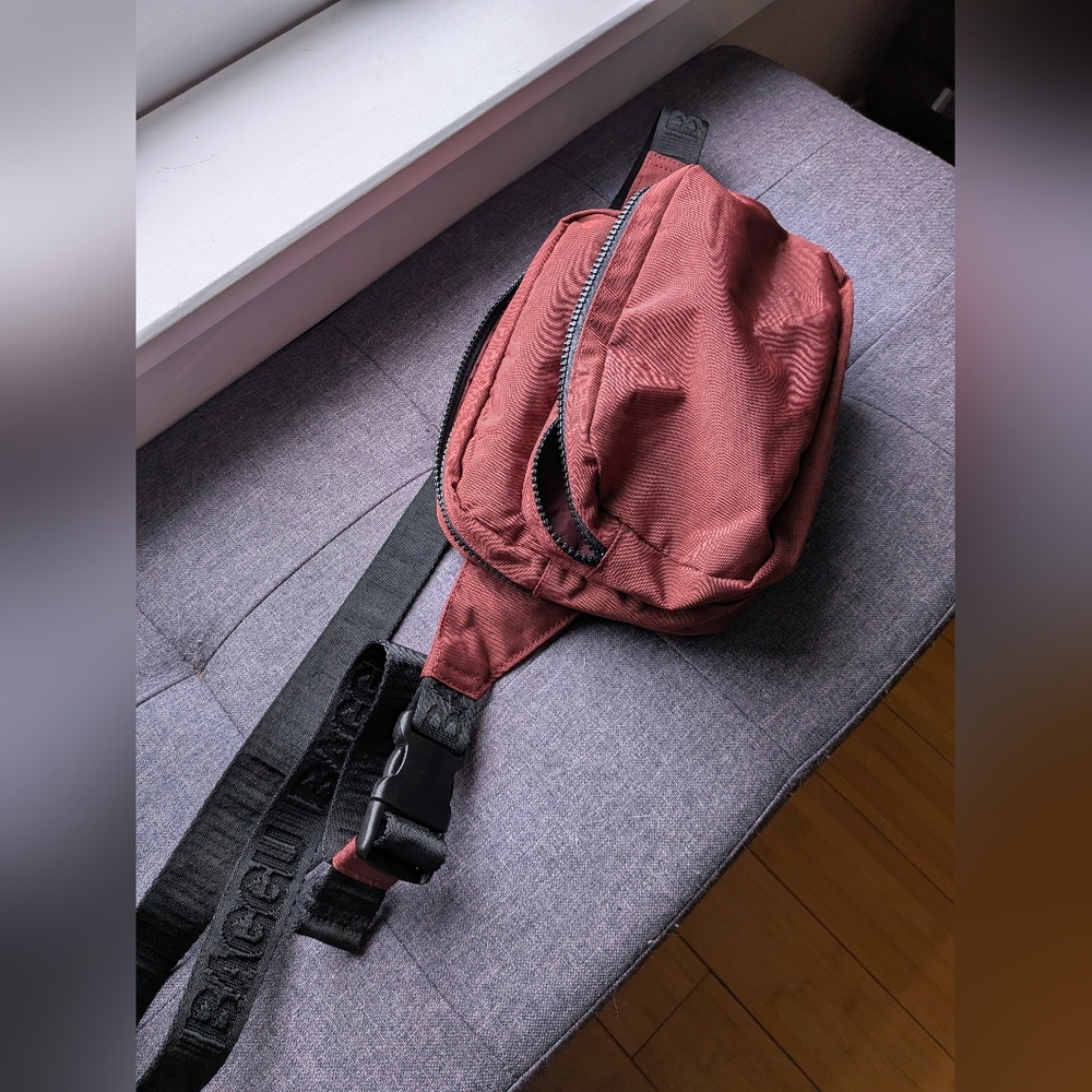 Baggu Mahogony Fanny Pack - Picture 2 of 3